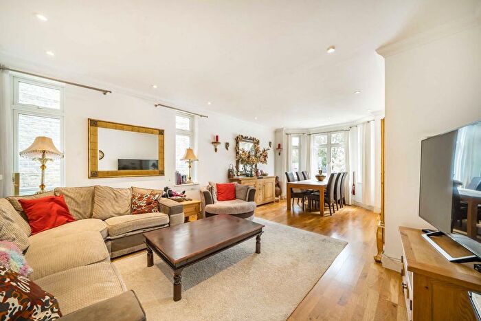 4 Bedroom Semi-Detached House For Sale In Barlow Road, Acton, W3