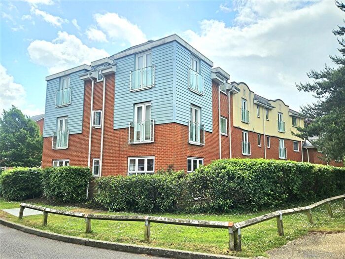 2 Bedroom Flat For Sale In Foxboro Road, Redhill, Surrey, RH1