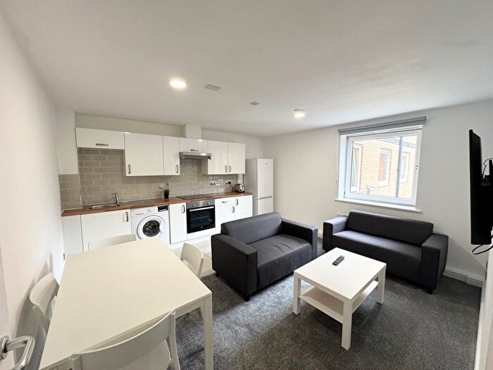 3 Bedroom Flat To Rent In Flat, Clarendon Road, Leeds, LS2