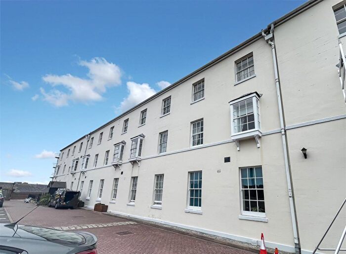 1 Bedroom Flat For Sale In Wellington Court, Weymouth, DT4