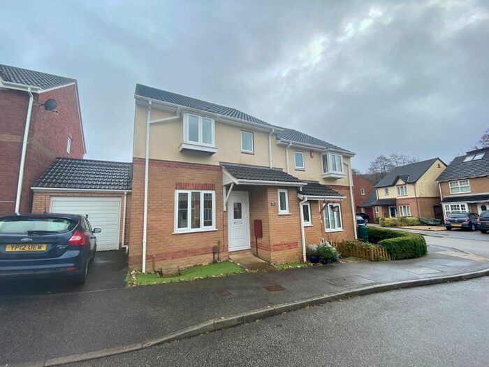 3 Bedroom Property To Rent In Bridle Close, Plympton, Plymouth, PL7