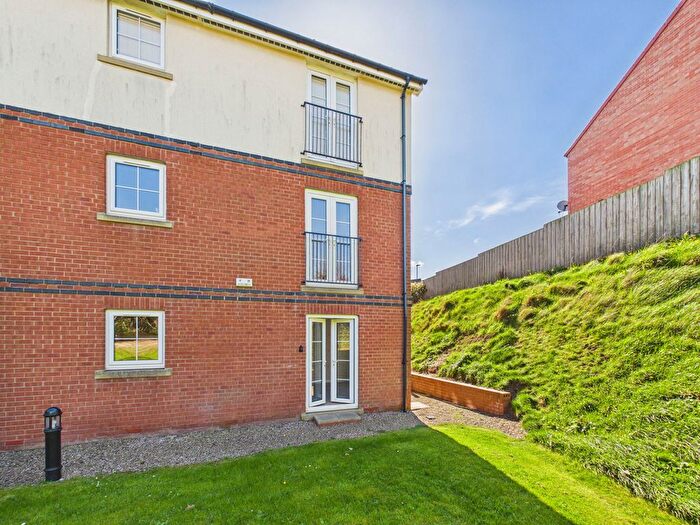 2 Bedroom Flat For Sale In Station Avenue, Whitby, YO21