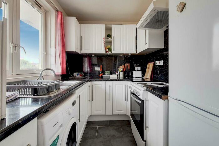1 Bedroom Flat To Rent In Lytham Street, Walworth, London, SE17