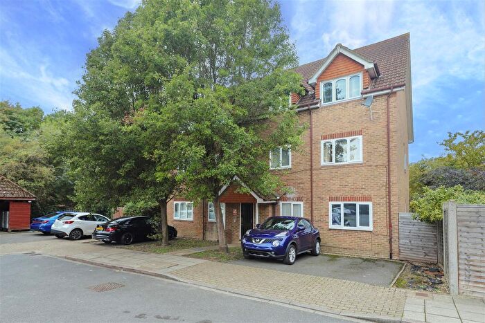 1 Bedroom Flat For Sale In Cherry Gardens, Northolt, UB5