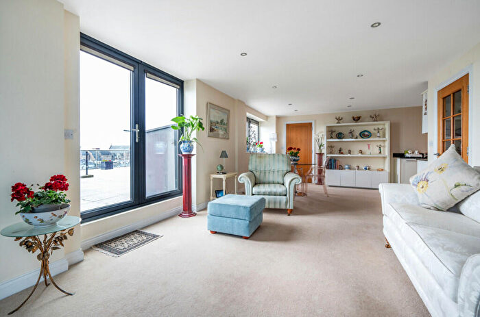 2 Bedroom Apartment For Sale In The Esplanade, Bognor Regis, West Sussex, PO21