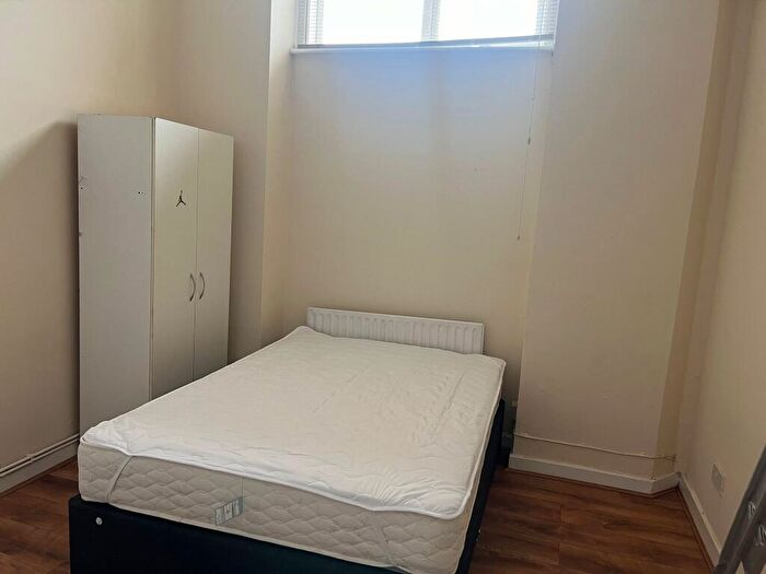 Studio To Rent In Flat, Guildford House, - Guildford Street, Luton, LU1