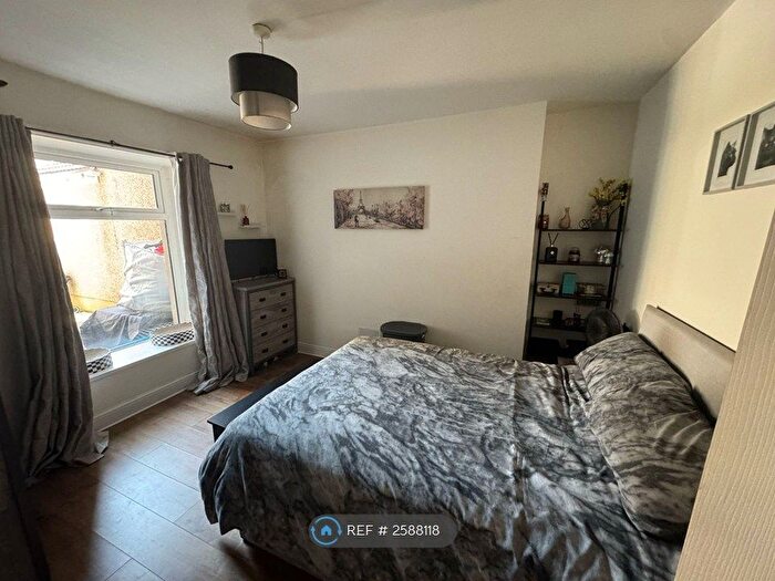 1 Bedroom Flat To Rent In King Edwards Road, Swansea, SA1
