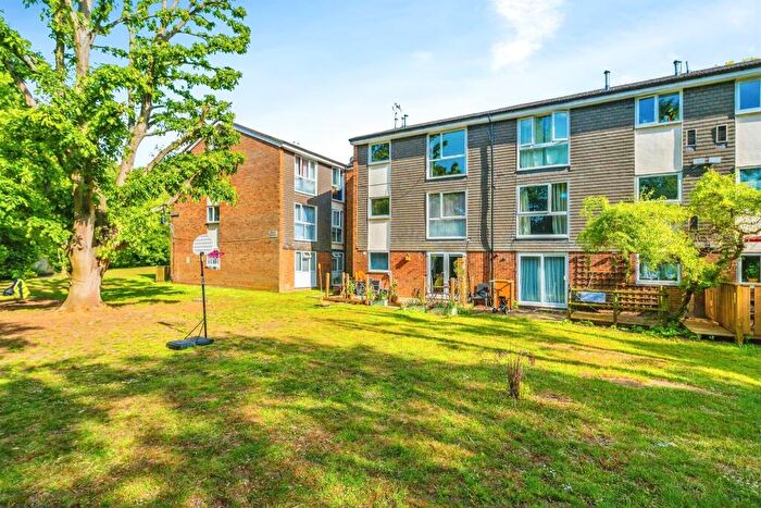 2 Bedroom Flat For Sale In Cuffley Court, Hemel Hempstead, HP2