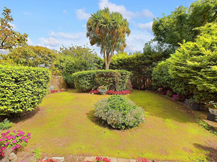 2 Bedroom Flat For Sale In Dover Road, West Worthing, West Sussex, BN11