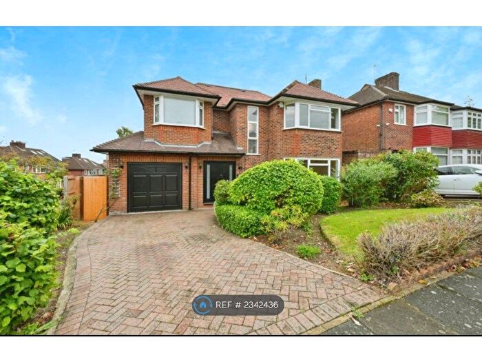 4 Bedroom Detached House To Rent In Brayton Gardens, Oakwood, EN2