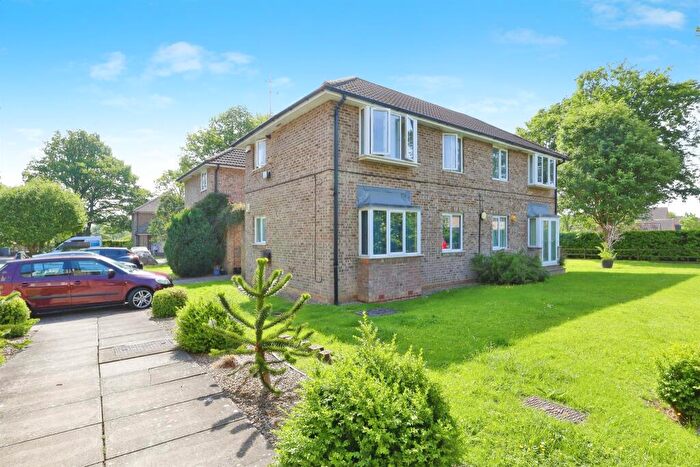 1 Bedroom Flat For Sale In Manor House Croft, Leeds, LS16