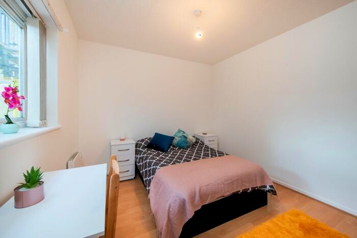 1 Bedroom House To Rent In Farrow Lane, London, SE14