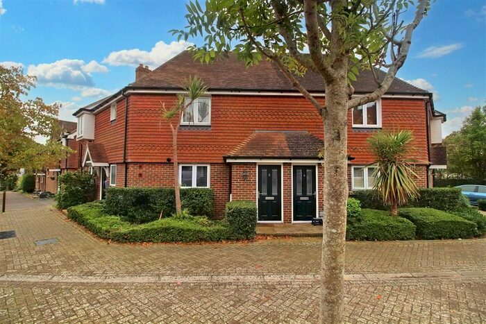 2 Bedroom Flat To Rent In Barncroft Drive, Lindfield, Haywards Heath, West Sussex, N, RH16