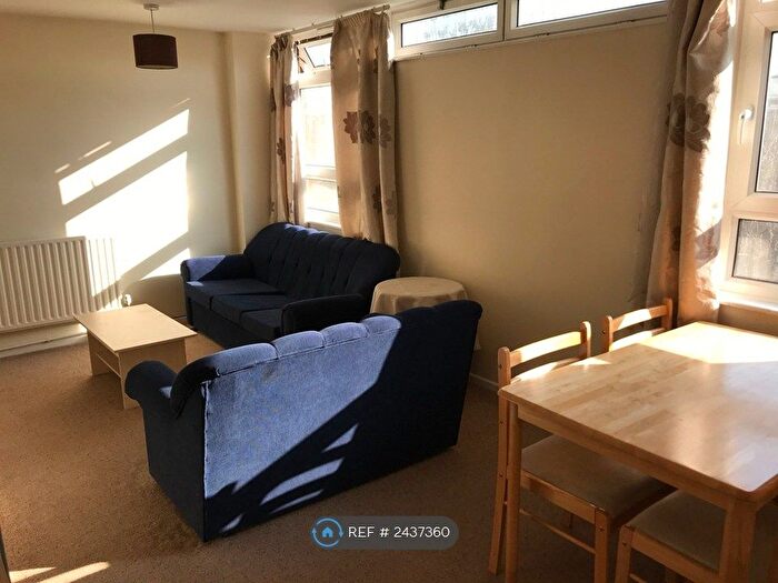 3 Bedroom Flat To Rent In Putney, London, SW15