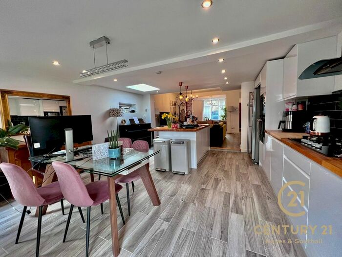 3 Bedroom Semi-Detached House To Rent In Edgar Road, West Drayton UB7