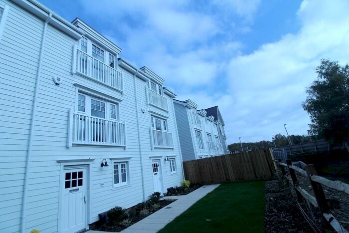 4 Bedroom Town House To Rent In Longwater Avenue, Reading, RG2