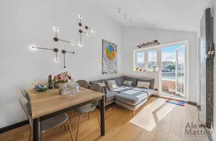 2 Bedroom Flat To Rent In Finland Street, Canada Water, SE16