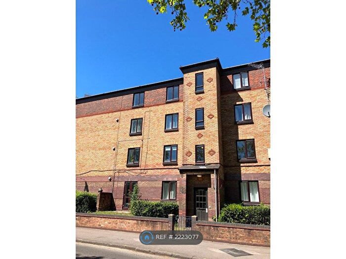 1 Bedroom Flat To Rent In Garamond Court, Bristol, BS1