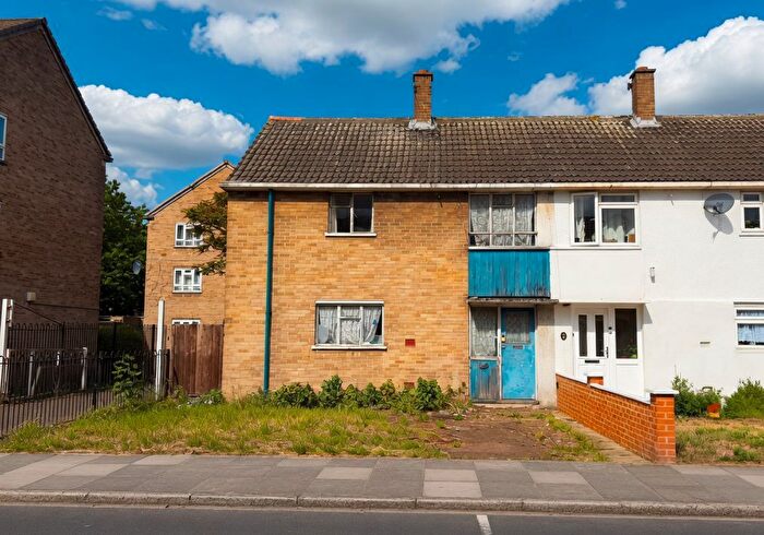 3 Bedroom Semi-detached House For Sale In Suffolk Road, Enfield, Middlesex, EN3