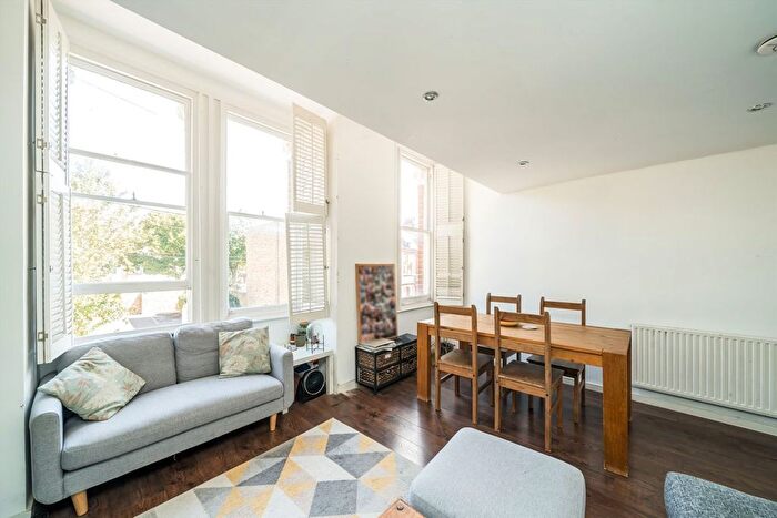 3 Bedroom Flat For Sale In St. Alphonsus Road, Clapham, SW4