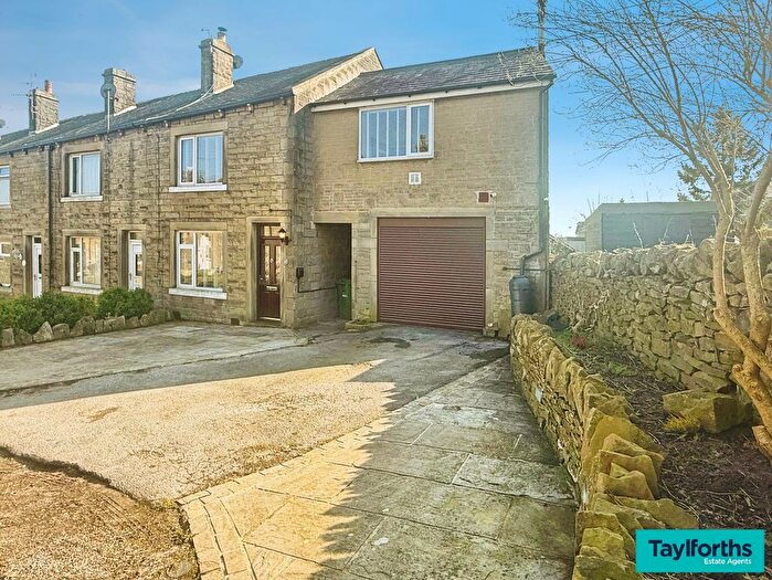 3 Bedroom End Terrace House For Sale In Beech Grove, Barnoldswick, BB18