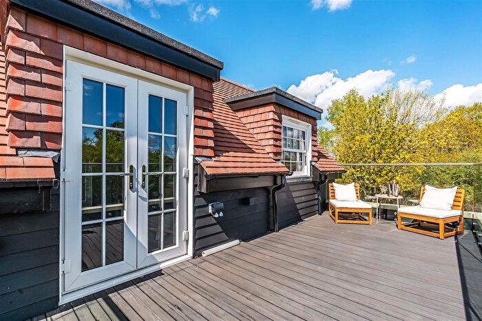 1 Bedroom Flat For Sale In Horsham Road, Beare Green, Dorking, RH5
