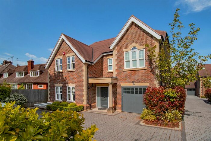 6 Bedroom Detached House To Rent In Spencer Close, Radlett, Hertfordshire, WD7