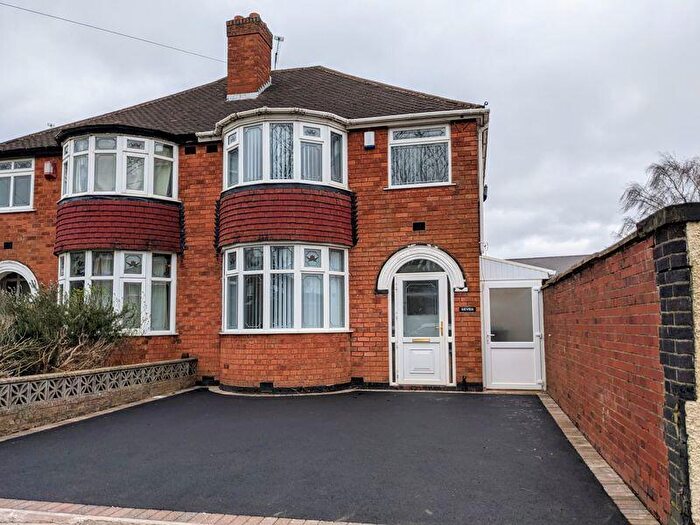 3 Bedroom Semi-Detached House To Rent In Cherington Road, Selly Oak, Birmingham, B29