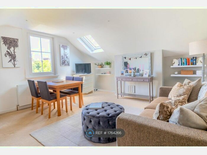 1 Bedroom Flat To Rent In Park Road, Richmond, TW10