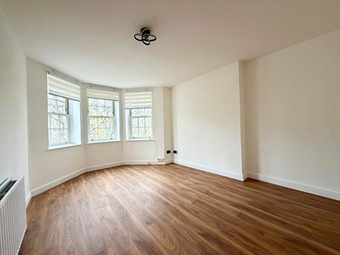 2 Bedroom Apartment To Rent In Pemberton Gardens, Archway, N19