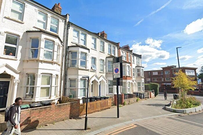 2 Bedroom Flat To Rent In White Hart Lane, London, N17