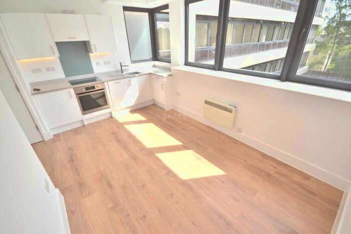 1 Bedroom Flat To Rent In Hanover House, Kings Road, Reading, Berkshire, RG1
