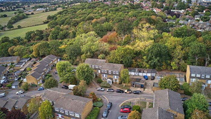 1 Bedroom Flat For Sale In Crofton Way, Enfield, EN2