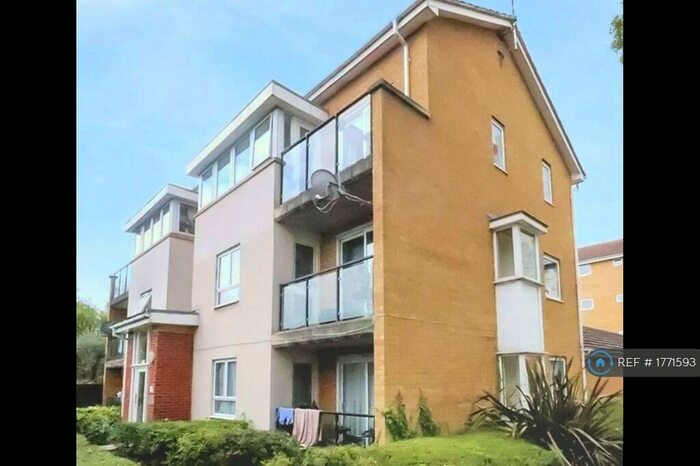 2 Bedroom Flat To Rent In Erebus Drive, London, SE28
