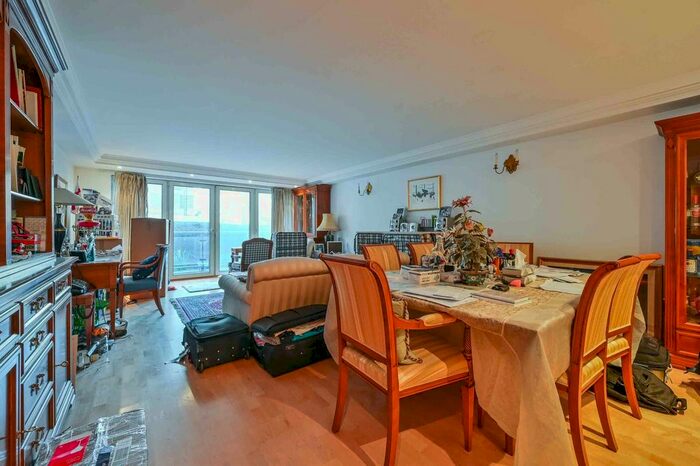 2 Bedroom Flat For Sale In Park Road, Regent's Park, London, NW8