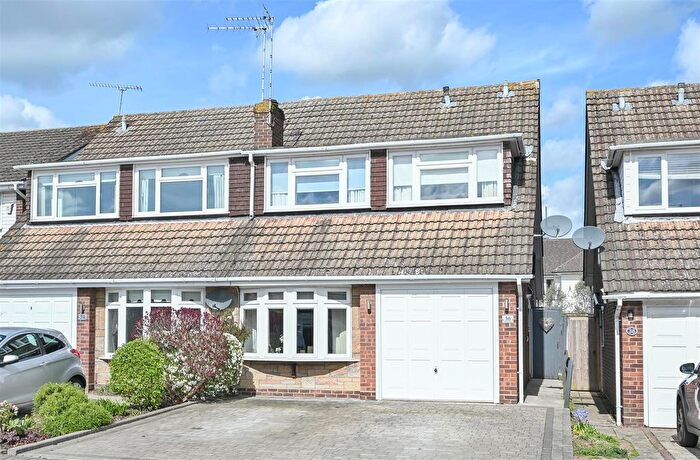 4 Bedroom Semi Detached House For Sale In Viking Way, Pilgrims Hatch, Brentwood, CM15