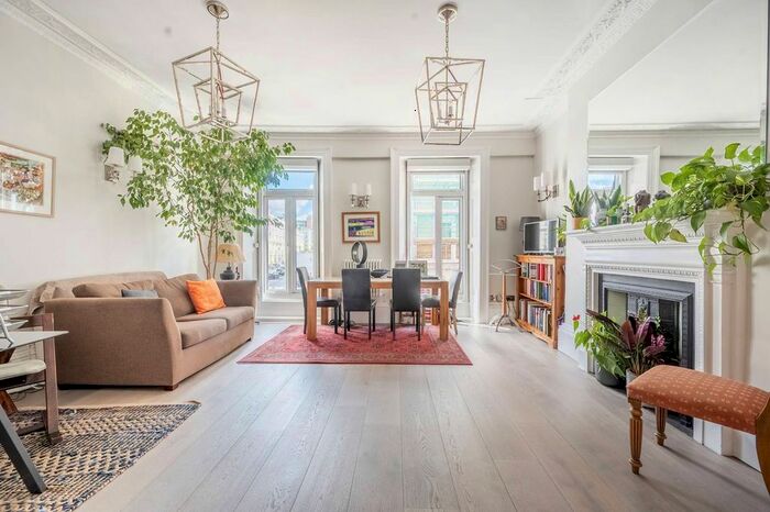 2 Bedroom Flat To Rent In Gloucester Road, South Kensington, London, SW7