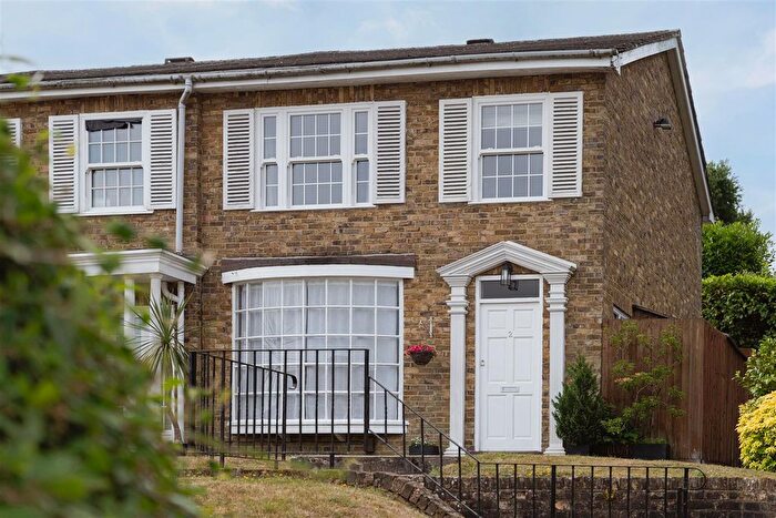 3 Bedroom End Terrace House For Sale In Linkfield Street, Redhill, RH1