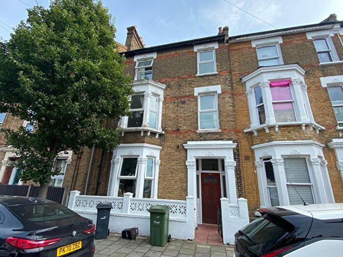 2 Bedroom Flat To Rent In Tasman Road, London, SW9