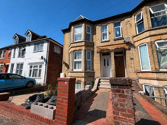 Studio To Rent In Roberts Road, High Wycombe, HP13