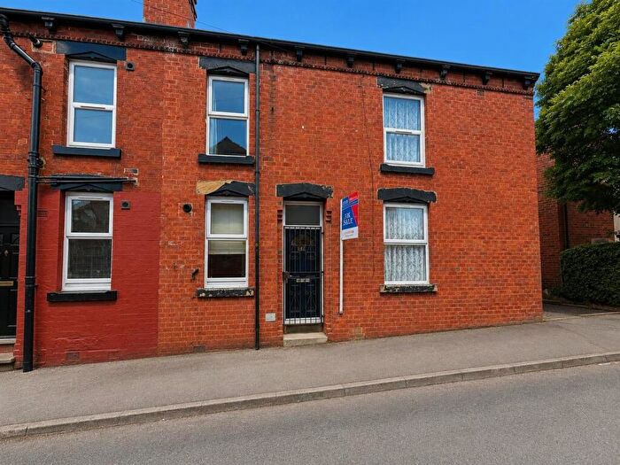 3 Bedroom Terraced House For Sale In Aviary Mount, Leeds, LS12