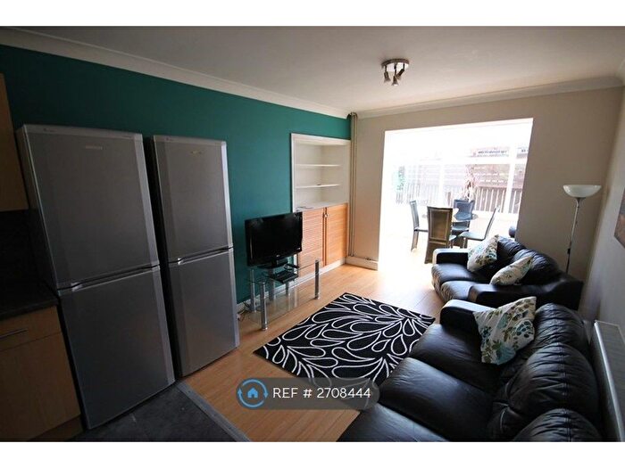 8 Bedroom Semi Detached House To Rent In Starkey Crescent, York, YO31