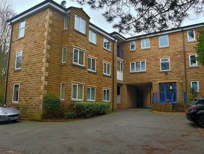 2 Bedroom Penthouse Flat To Rent In Wood Lane, Newsome, Huddersfield, HD4