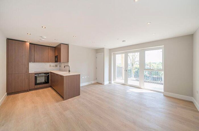 2 Bedroom Flat For Sale In Riddlesdown Road, Purley, CR8