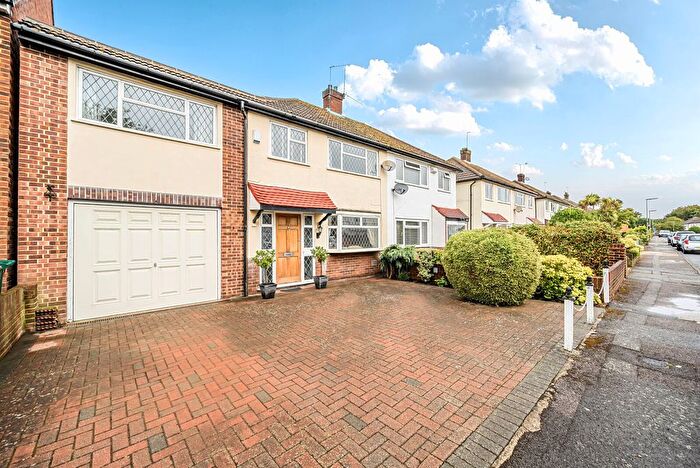 5 Bedroom Semi-Detached House For Sale In Walnut Tree Road, Shepperton, TW17