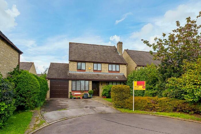 4 Bedroom Semi-Detached House To Rent In Deer Park, Witney, OX28