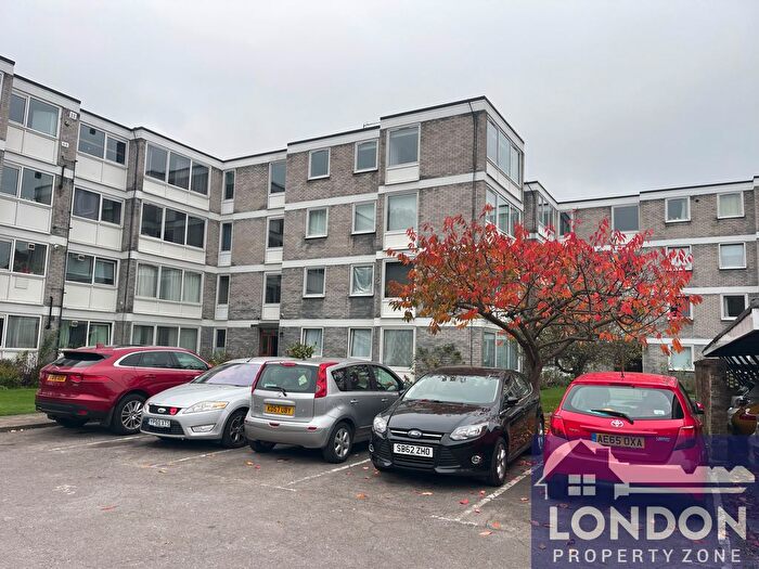1 Bedroom Flat To Rent In Queens Ride, Barnes, London, SW13