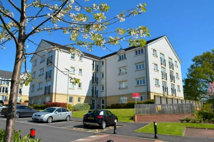 3 Bedroom Flat To Rent In Kelvindale Court, Glasgow, G12