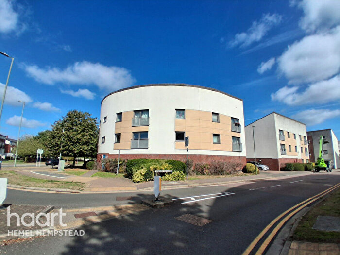 2 Bedroom Apartment To Rent In Mosquito Way, Hatfield, AL10
