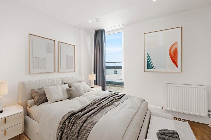 2 Bedroom Apartment To Rent In Station Approach, Epsom, Surrey, KT19